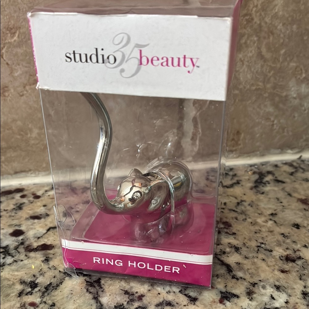15:09. Studio 35 Beauty Elephant Ring Holder